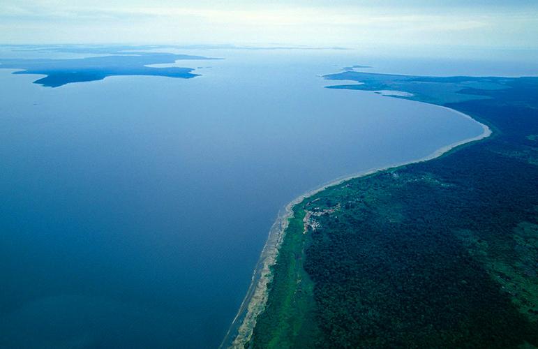 世界上最大的咸水湖